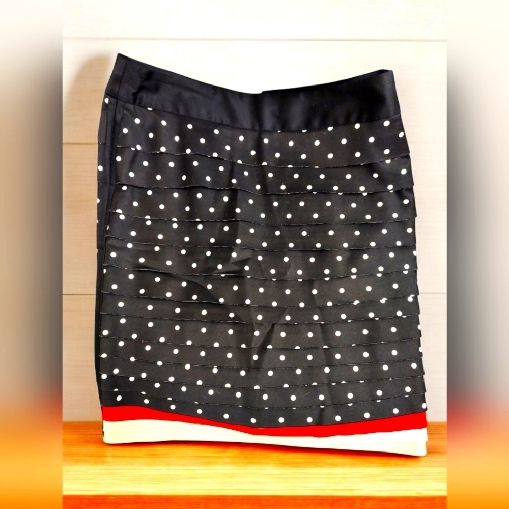NWOT White House Black Market Pencil Skirt, 2